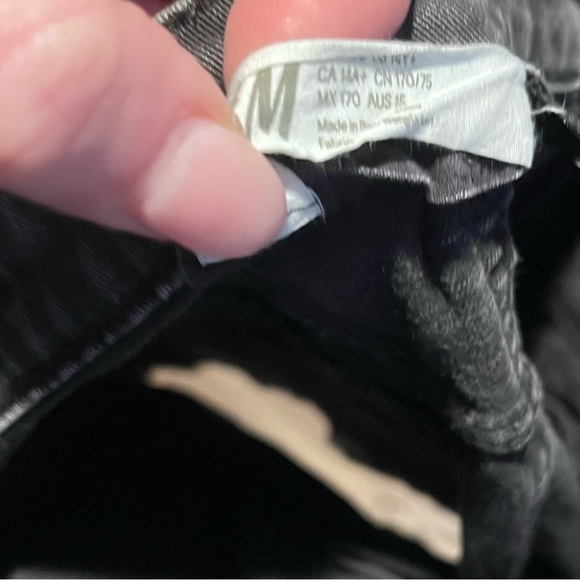 H&M girls gold stripe size 170 or 14 years shorts - Picture 2 of 2